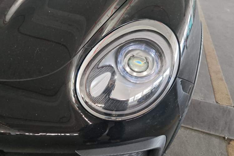 Used ORA Good Cat GT 2024 Mulan Edition 401 km Range Prestige Version 135 kW Left Front Headlight