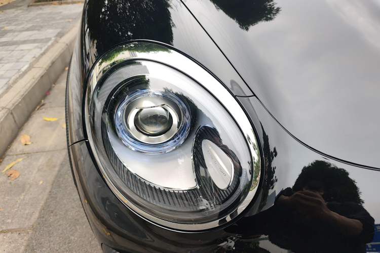 Used ORA Good Cat GT 2024 Mulan Edition 401 km Range Prestige Version 135 kW Right Front Headlight
