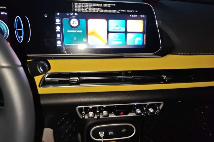 Used ORA Good Cat GT 2024 Mulan Edition 401 km Range Luxury Version 126 kW Audio And AC Panel