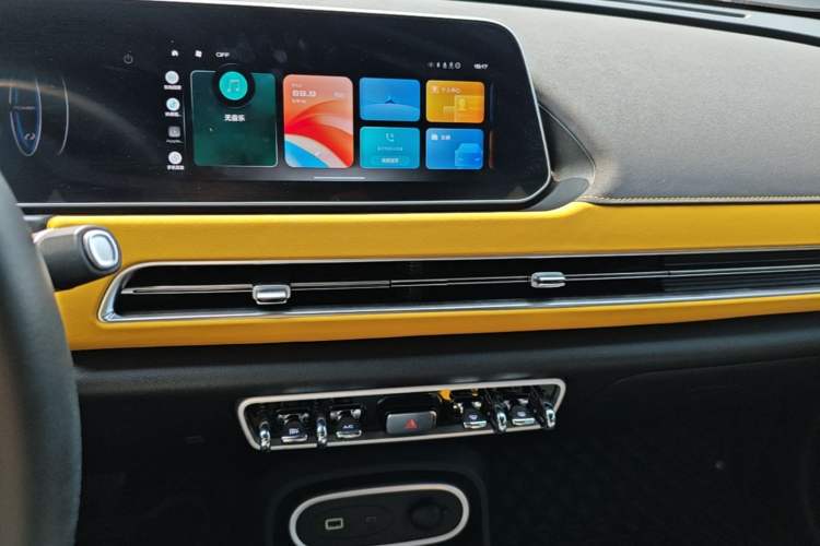 Used ORA Good Cat GT 2024 Mulan Edition 401 km Range Luxury Version 126 kW Audio And AC Panel