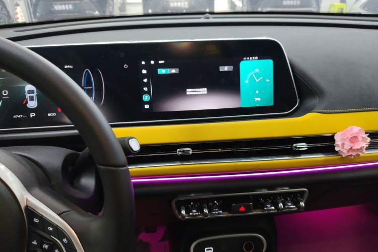 Used ORA Good Cat GT 2024 Mulan Edition 401 km Range Luxury Version 126 kW Audio And AC Panel