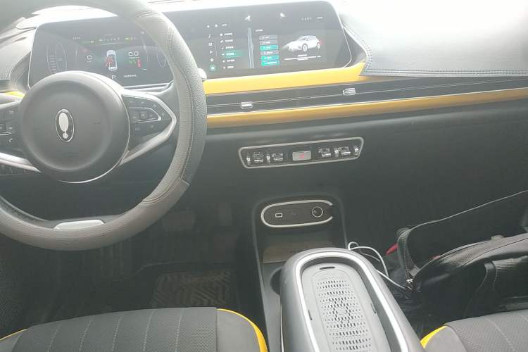 Used ORA Good Cat GT 2024 Mulan Edition 401 km Range Luxury Version 126 kW Audio And AC Panel