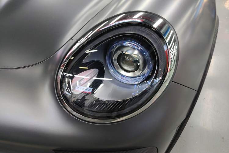 Used ORA Good Cat GT 2024 Mulan Edition 401 km Range Luxury Version 126 kW Left Front Headlight