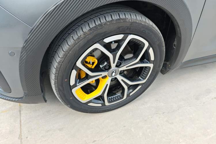 Used ORA Good Cat GT 2024 Mulan Edition 401 km Range Luxury Version 126 kW Left Front Wheel Hub
