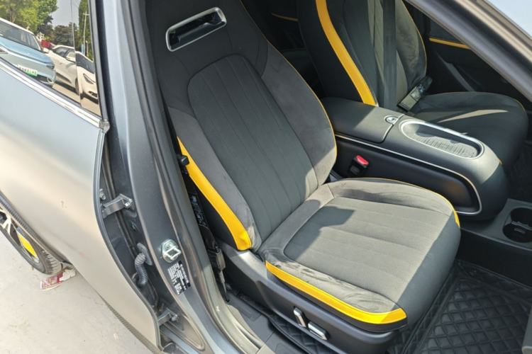 Used ORA Good Cat GT 2024 Mulan Edition 401 km Range Luxury Version 126 kW Right Front Seat