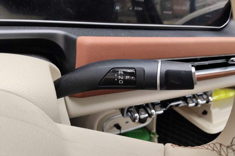 Used ORA Good Cat GT 2024 Mulan Edition 401 km Range Prestige Version 135 kW Gear Lever