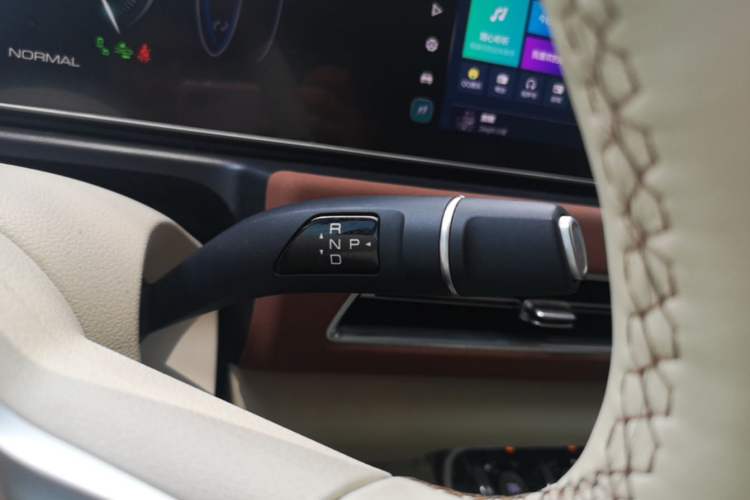 Used ORA Good Cat GT 2024 Mulan Edition 401 km Range Luxury Version 126 kW Gear Lever