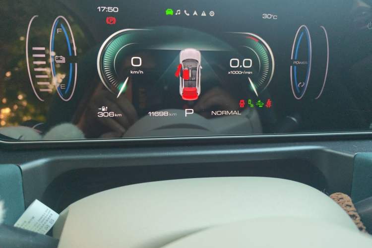Used ORA Good Cat GT 2024 Mulan Edition 401 km Range Luxury Version 126 kW Odometer Close Up