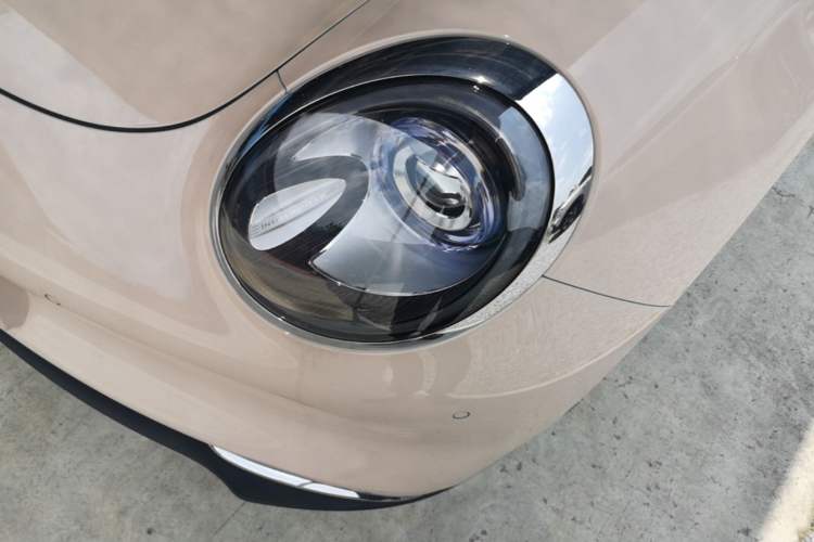 Used ORA Good Cat GT 2024 Mulan Edition 401 km Range Luxury Version 126 kW Left Front Headlight