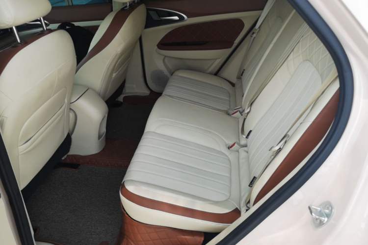 Used ORA Good Cat GT 2024 Mulan Edition 401 km Range Luxury Version 126 kW Left Rear Seat