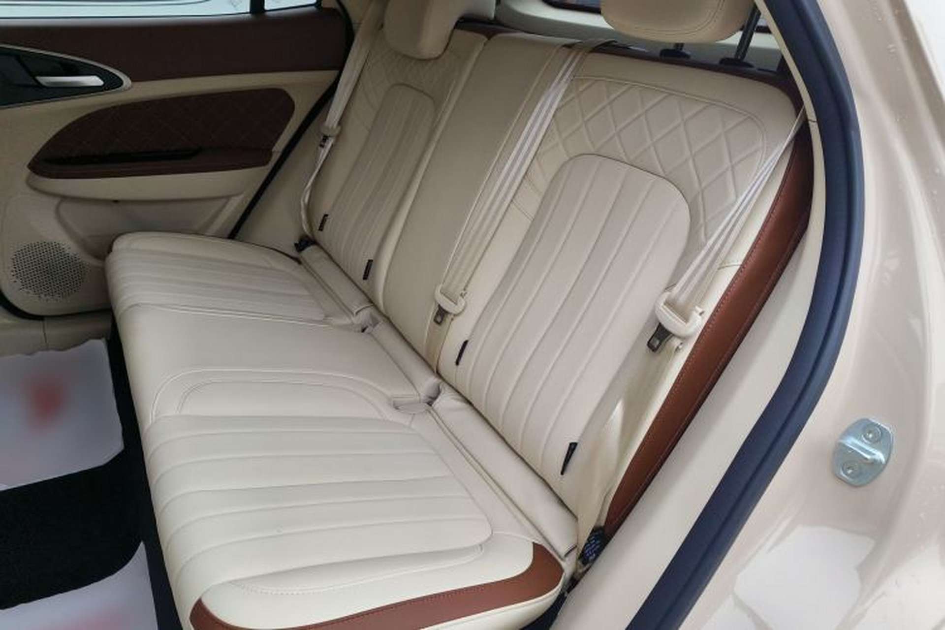 Used ORA Good Cat GT 2024 Mulan Edition 401 km Range Luxury Version 126 kW Left Rear Seat