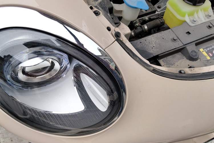 Used ORA Good Cat GT 2024 Mulan Edition 401 km Range Prestige Version 135 kW Right Front Headlight