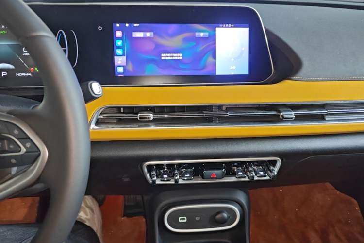 Used ORA Good Cat GT 2024 Mulan Edition 401 km Range Luxury Version 126 kW Audio And AC Panel