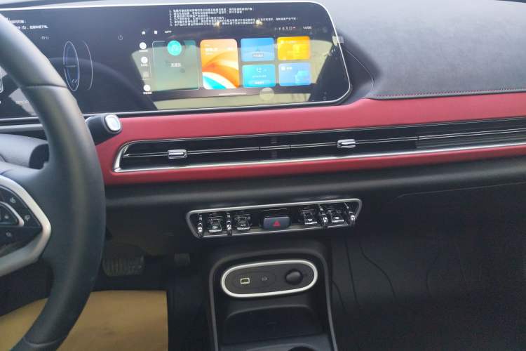 Used ORA Good Cat GT 2024 Revised Edition Mulan Version 401 km Luxury Grade Audio And AC Panel