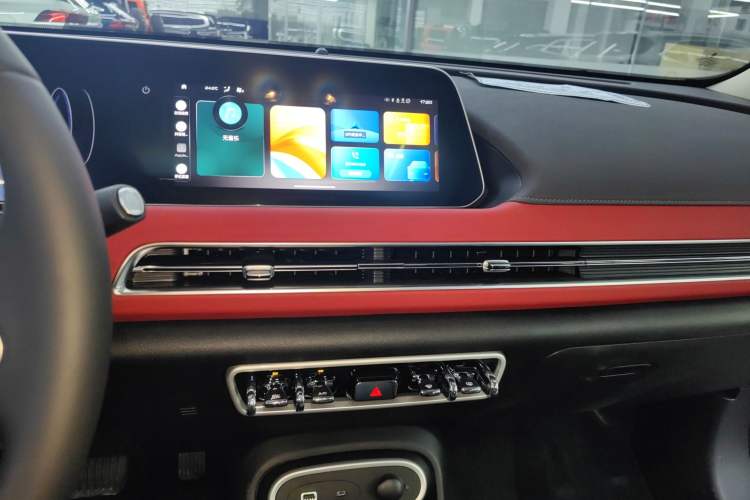 Used ORA Good Cat GT 2024 Revised Edition Mulan Version 401 km Luxury Grade Audio And AC Panel