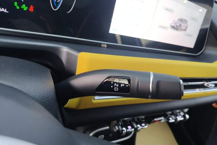 Used ORA Good Cat GT 2024 Mulan Edition 401 km Range Luxury Version 126 kW Gear Lever