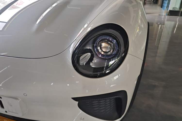 Used ORA Good Cat GT 2024 Mulan Edition 401 km Range Luxury Version 126 kW Left Front Headlight