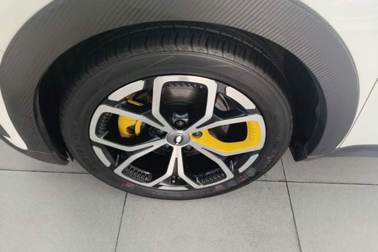 Used ORA Good Cat GT 2024 Mulan Edition 401 km Range Luxury Version 126 kW Left Front Wheel Hub
