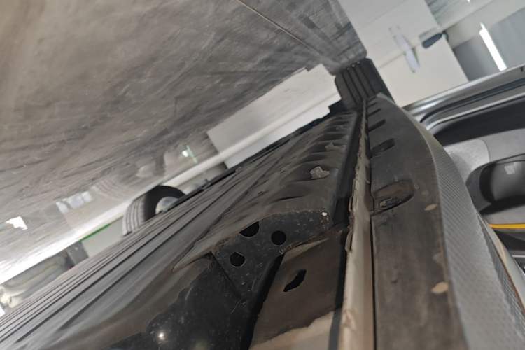 Used ORA Good Cat GT 2024 Mulan Edition 401 km Range Luxury Version 126 kW Left Side Sill