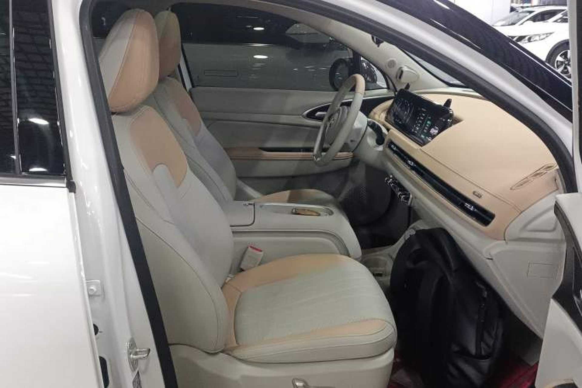 Used ORA Good Cat GT 2024 Mulan Edition 401 km Range Prestige Version 135 kW Right Front Seat