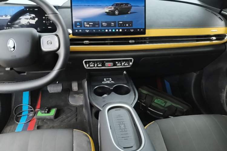 Used ORA Good Cat GT 2025 Model, Mulan Edition, 430km Prestige Version Audio And AC Panel