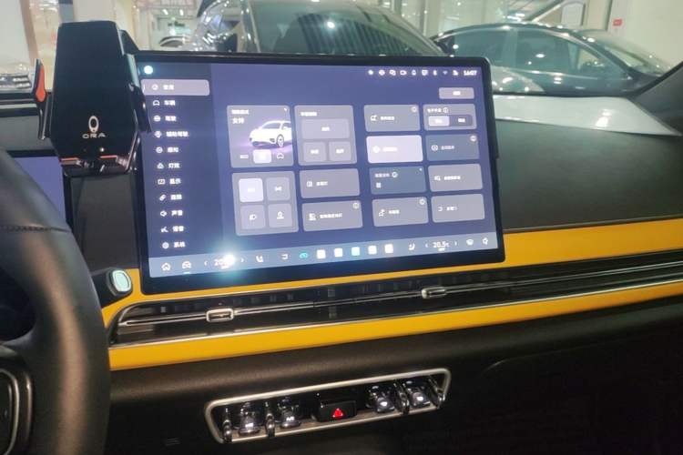 Used ORA Good Cat GT 2025 Model, Mulan Edition, 430km Prestige Version Audio And AC Panel