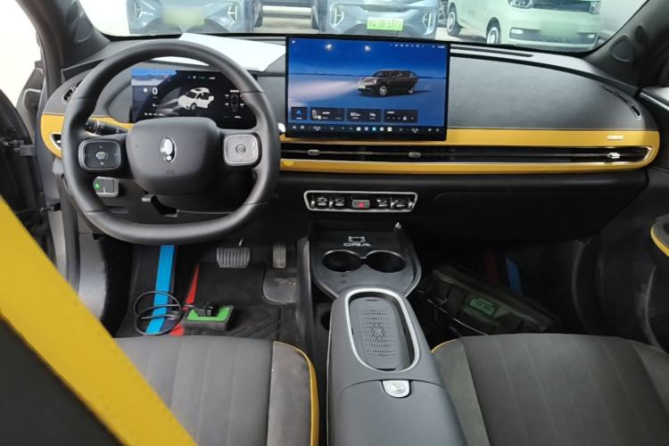 Used ORA Good Cat GT 2025 Model, Mulan Edition, 430km Prestige Version Center Console