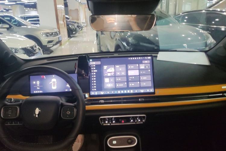 Used ORA Good Cat GT 2025 Model, Mulan Edition, 430km Prestige Version Center Console