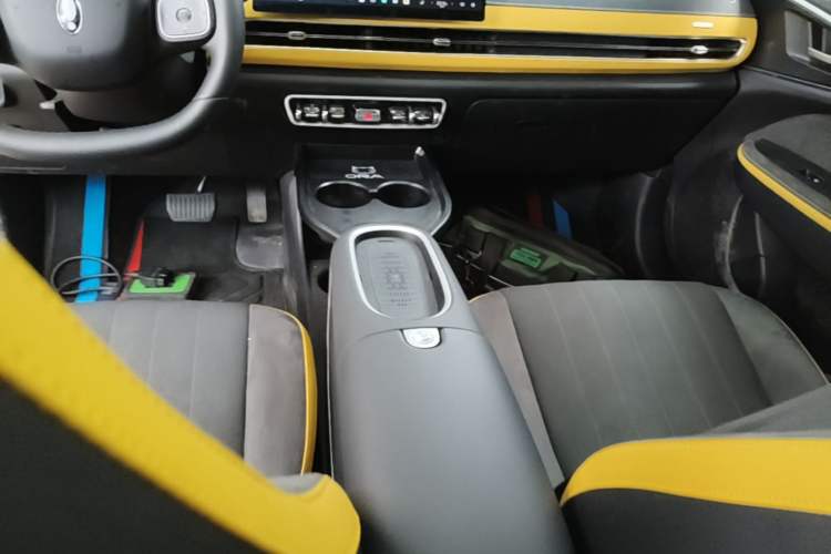 Used ORA Good Cat GT 2025 Model, Mulan Edition, 430km Prestige Version Gear Lever