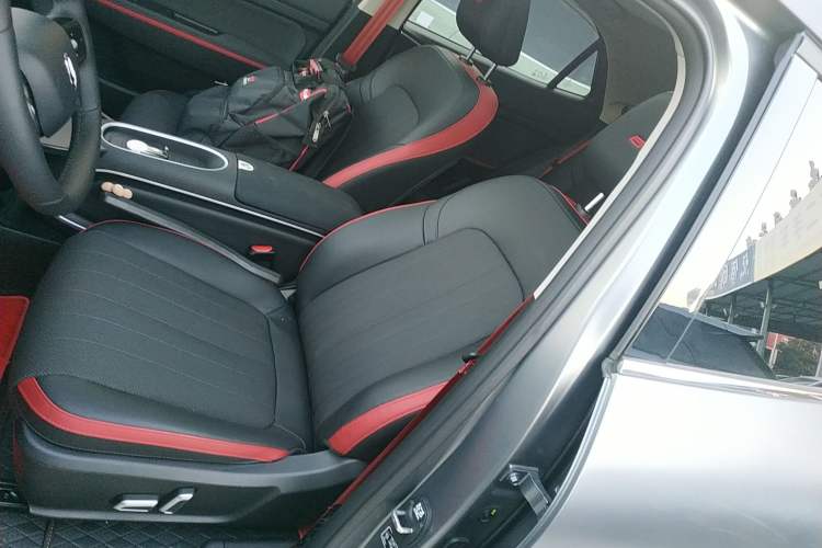 Used ORA Good Cat GT 2025 Model, Mulan Edition, 430km Luxury Version Left Front Seat