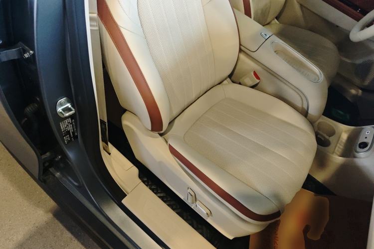 Used ORA Good Cat GT 2025 Model, Mulan Edition, 430km Prestige Version Right Front Seat