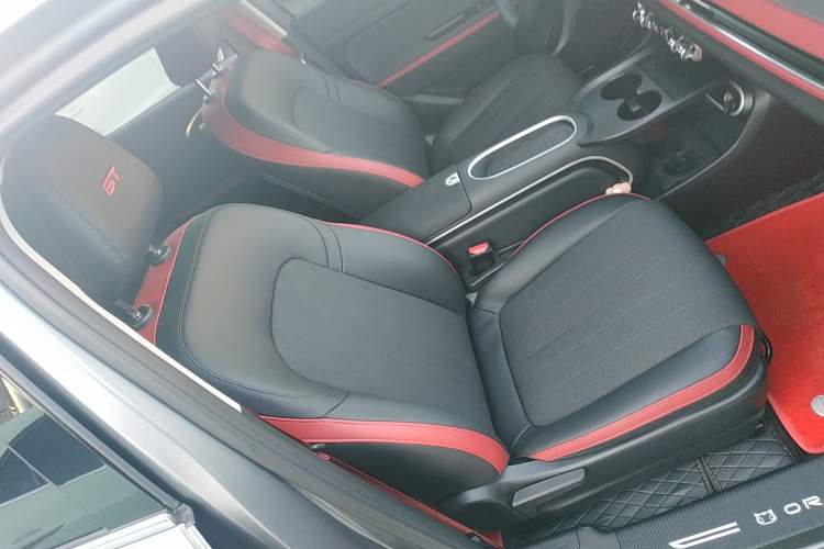 Used ORA Good Cat GT 2025 Model, Mulan Edition, 430km Luxury Version Right Front Seat
