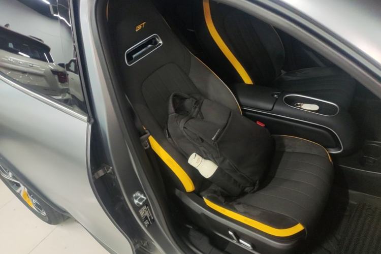 Used ORA Good Cat GT 2025 Model, Mulan Edition, 430km Prestige Version Right Front Seat