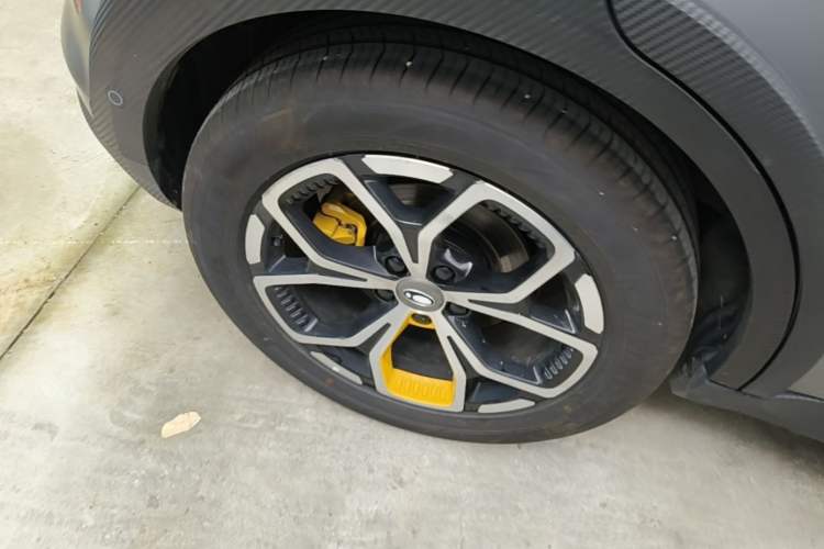 Used ORA Good Cat GT 2025 Model, Mulan Edition, 430km Prestige Version Right Rear Wheel Hub