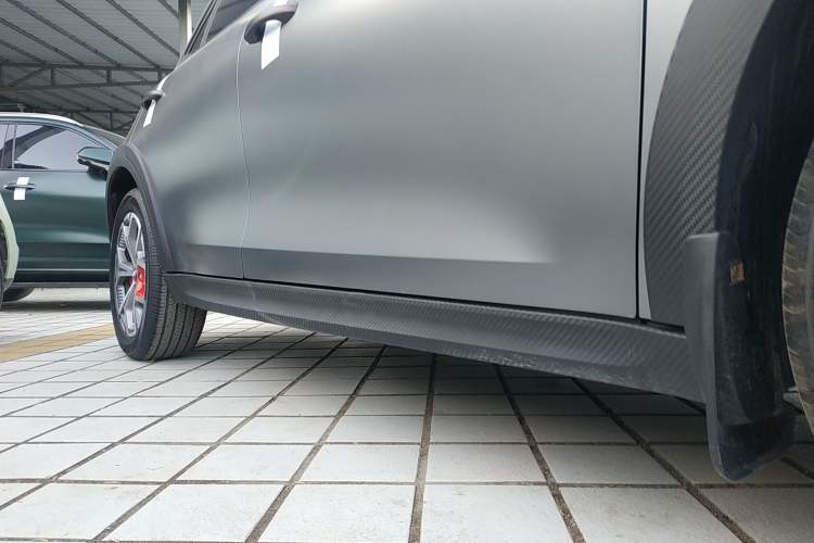 Used ORA Good Cat GT 2025 Model, Mulan Edition, 430km Luxury Version Right Side Sill