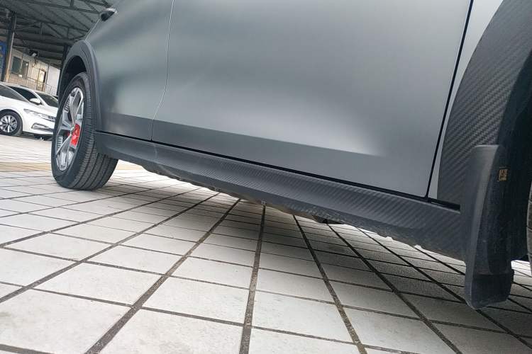 Used ORA Good Cat GT 2025 Model, Mulan Edition, 430km Luxury Version Right Side Sill