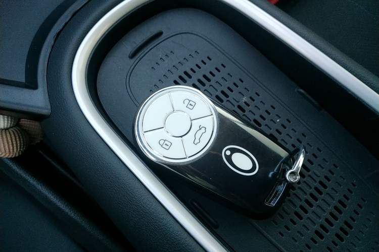 Used ORA Good Cat GT 2025 Model, Mulan Edition, 430km Luxury Version Vehicle Key