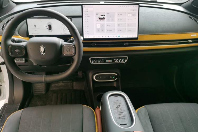 Used ORA Good Cat GT 2025 Model, Mulan Edition, 430km Prestige Version Center Console