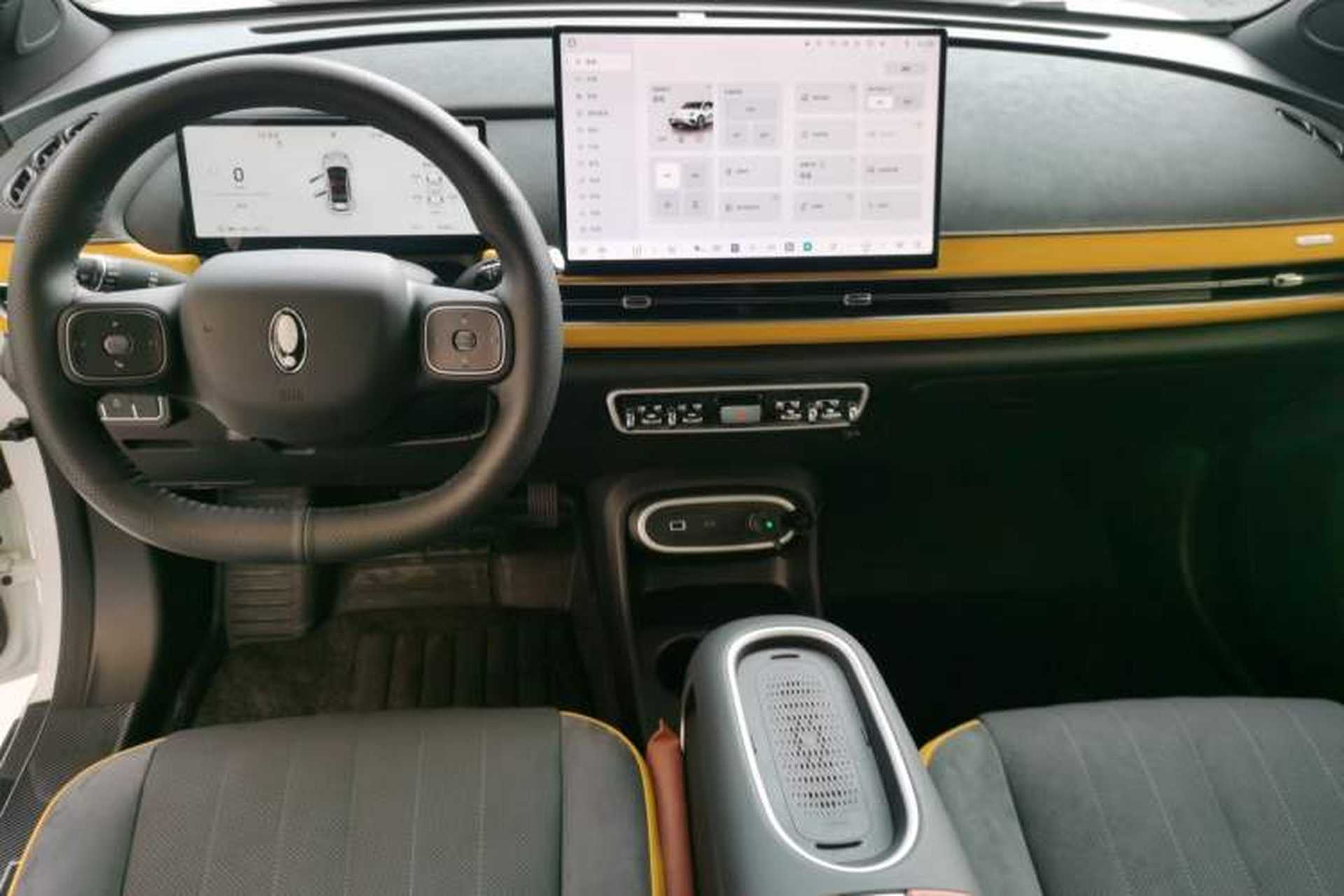 Used ORA Good Cat GT 2025 Model, Mulan Edition, 430km Prestige Version Center Console