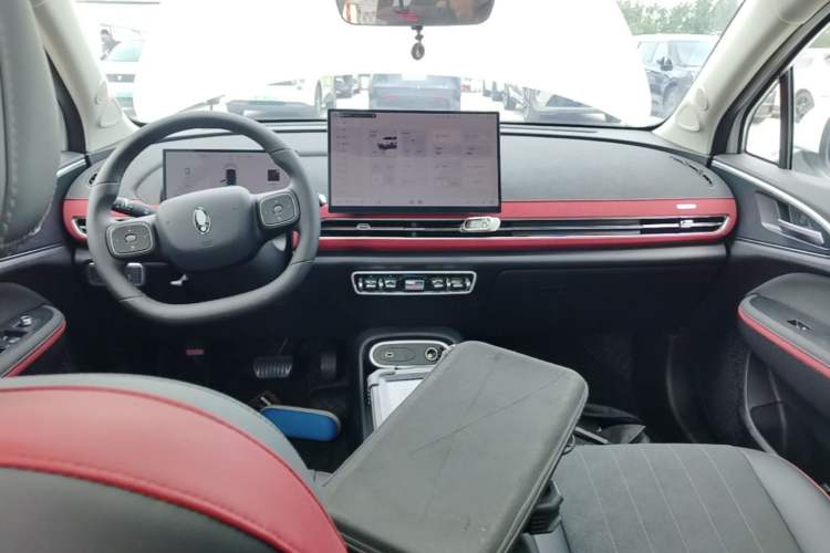 Used ORA Good Cat GT 2025 Model, Mulan Edition, 430km Luxury Version Center Console