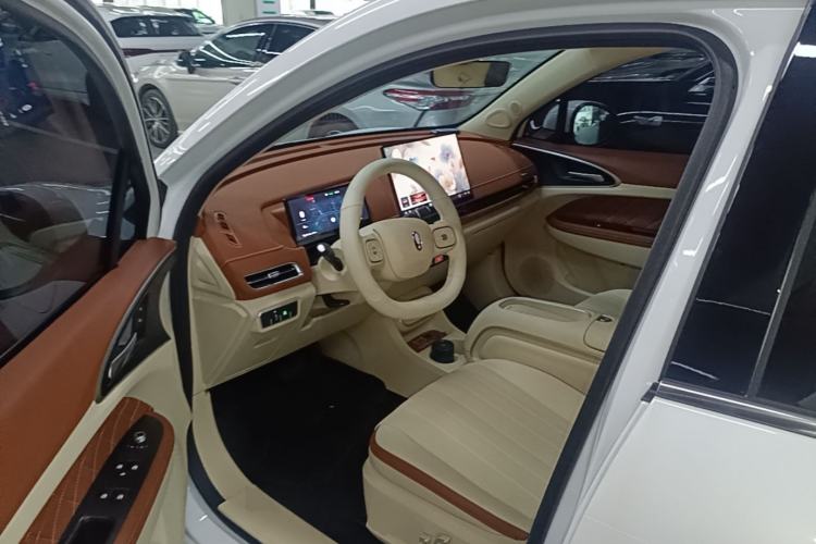 Used ORA Good Cat GT 2025 Model, Mulan Edition, 430km Luxury Version Driver Seat