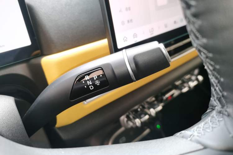 Used ORA Good Cat GT 2025 Model, Mulan Edition, 430km Prestige Version Gear Lever