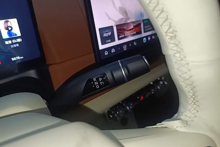 Used ORA Good Cat GT 2025 Model, Mulan Edition, 430km Luxury Version Gear Lever