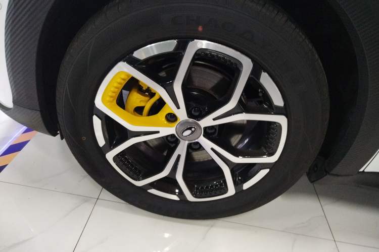 Used ORA Good Cat GT 2025 Model, Mulan Edition, 430km Prestige Version Left Front Wheel Hub