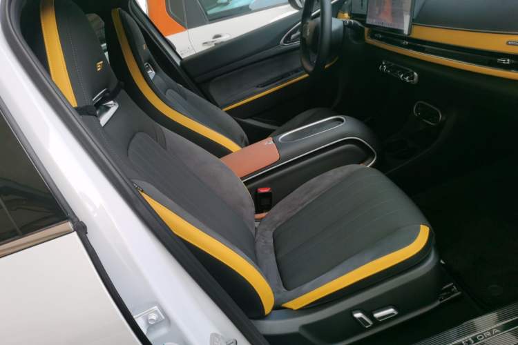 Used ORA Good Cat GT 2025 Model, Mulan Edition, 430km Prestige Version Right Front Seat