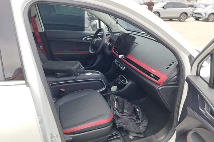 Used ORA Good Cat GT 2025 Model, Mulan Edition, 430km Luxury Version Right Front Seat