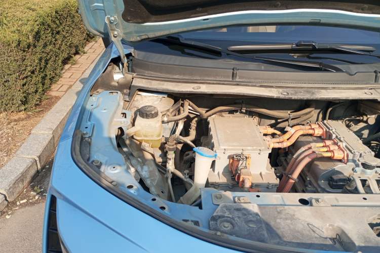 Used ORA iQ 2018 High-Range Version Smart Connectivity Model Engine Bay Right