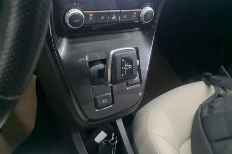Used ORA iQ 2018 High-Range Version Smart Connectivity Model Gear Lever