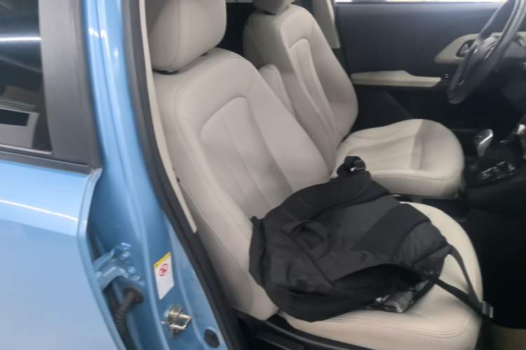 Used ORA iQ 2018 High-Range Version Smart Connectivity Model Right Front Seat