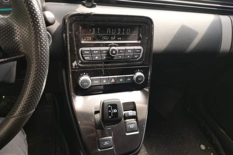 Used ORA iQ 2018 High-Range Version Smart Connectivity Model Audio And AC Panel